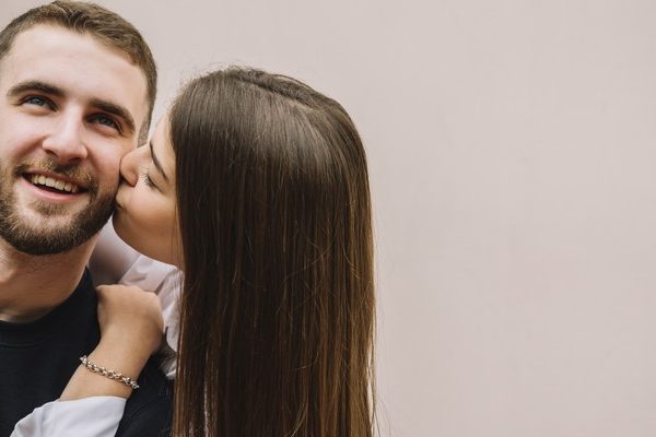 Luangkan 5 Menit Setiap Hari Untuk Membuat Istri Anda Bahagia