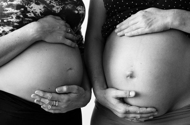 Kehamilan itu Menular, Ternyata Bukan Cuma Mitos