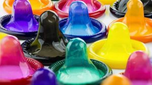 Perayaan Tahun Baru 2020 Penjualan Kondom Laris Manis
